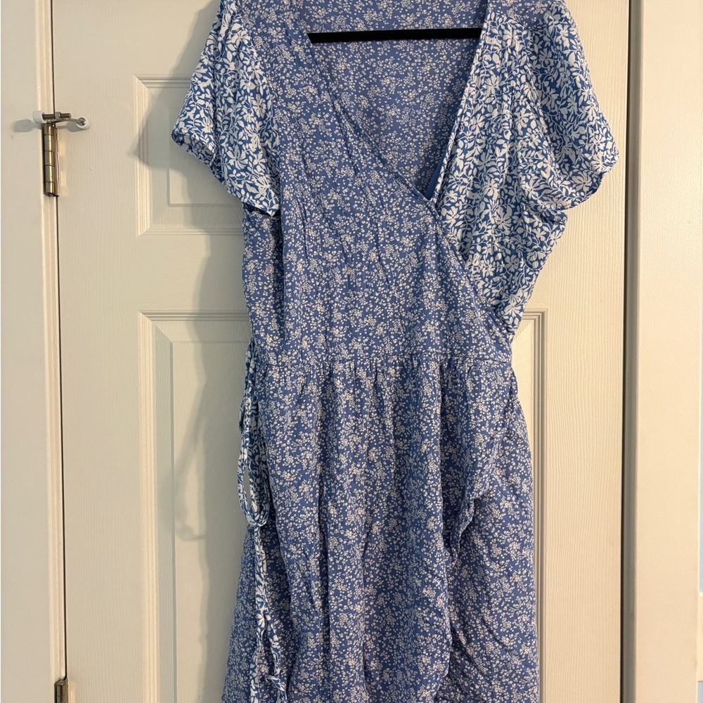 American Eagle Outfitters Blue and White Floral Midi Dress